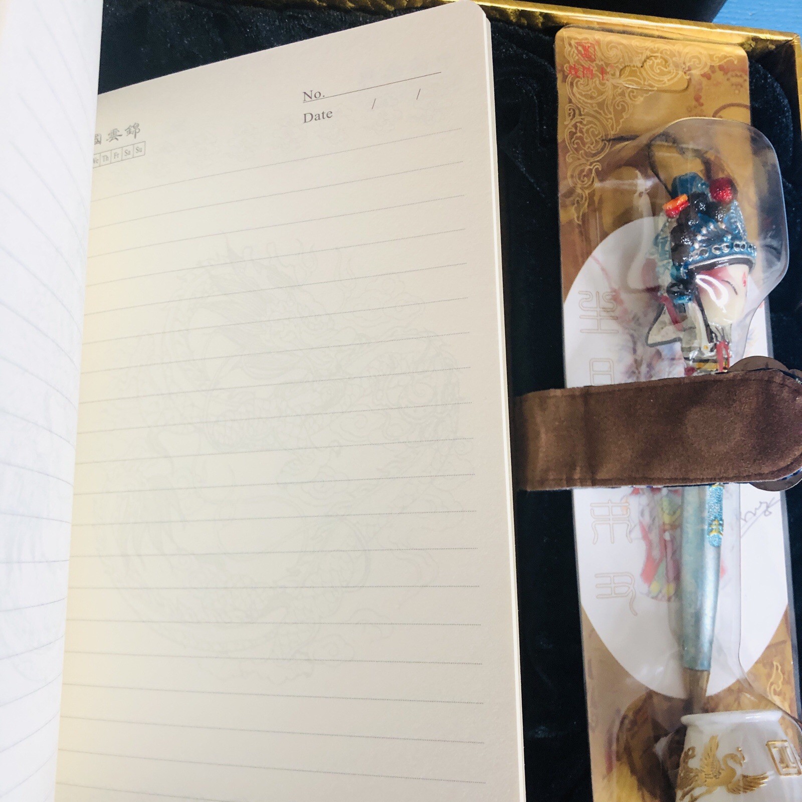 YUN Brocade of China Journal & Pen Stationary With Original Box 11x11x2 inches