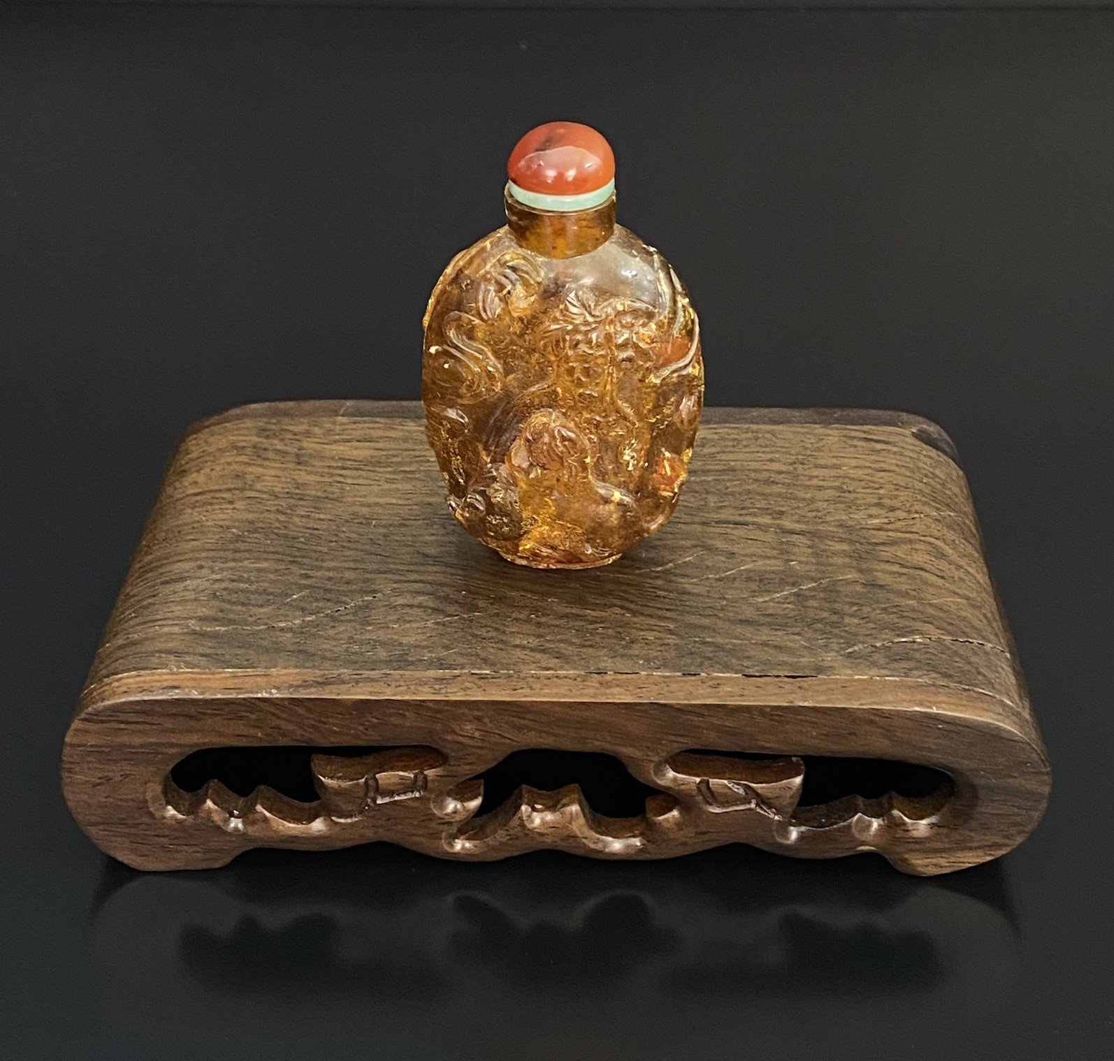Antique Chinese Carved Honey Amber Foo Dog Lion Motif Snuff Bottle Carnelian Cap