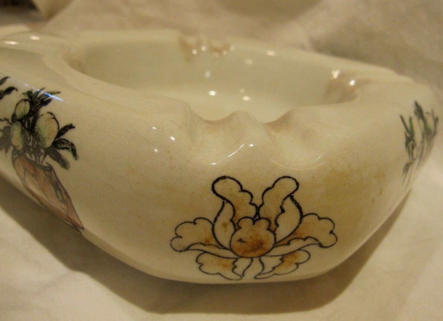 VINTAGE ASHTRAY RARE ASIAN CHINESE LARGE HEAVY POTERY MEN & WOMAN w/FLOWERS