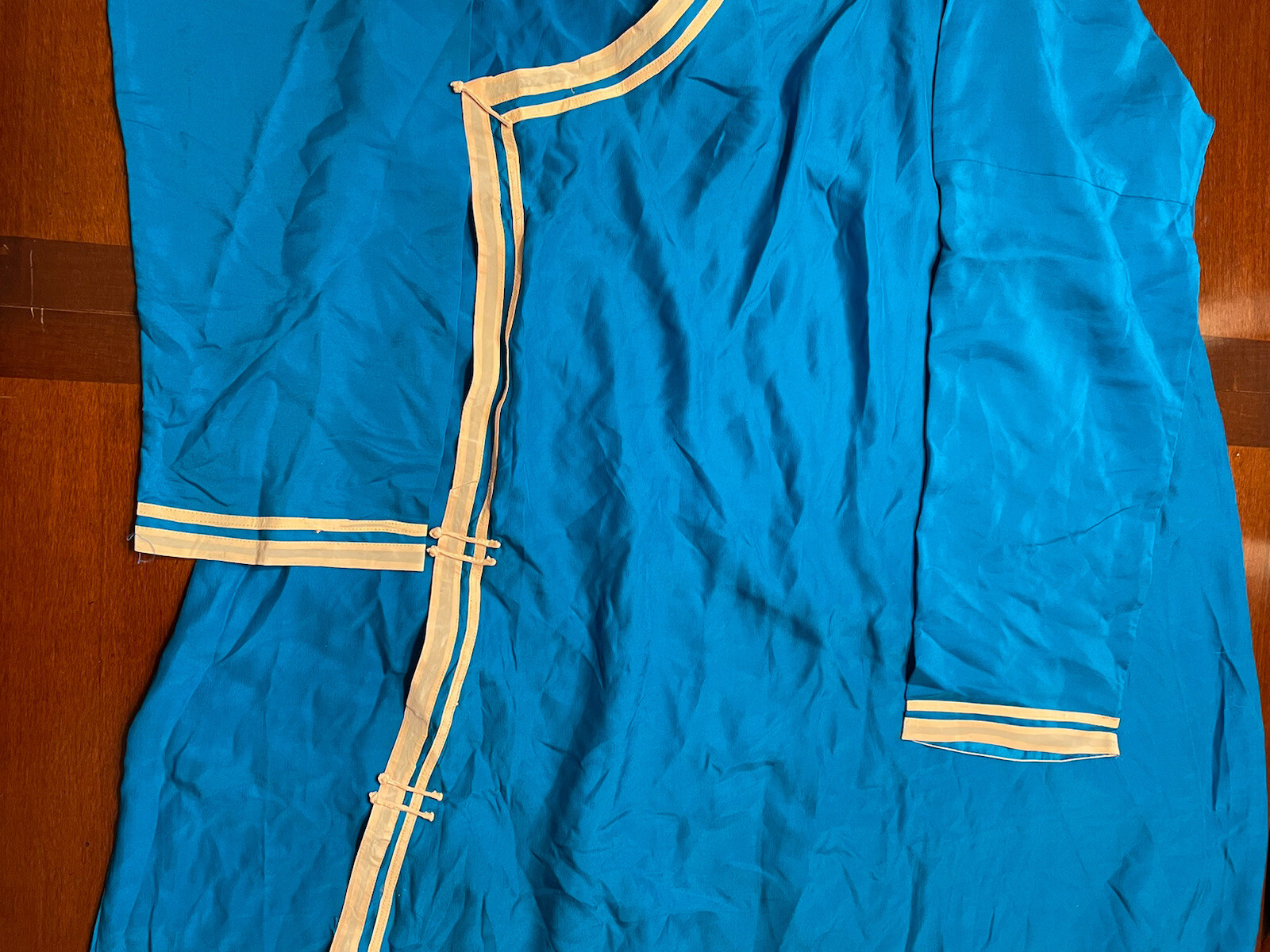 Vintage 1980’s Chinese Bai Hua Embroidered Chinese Silk Robe Jacket Blue