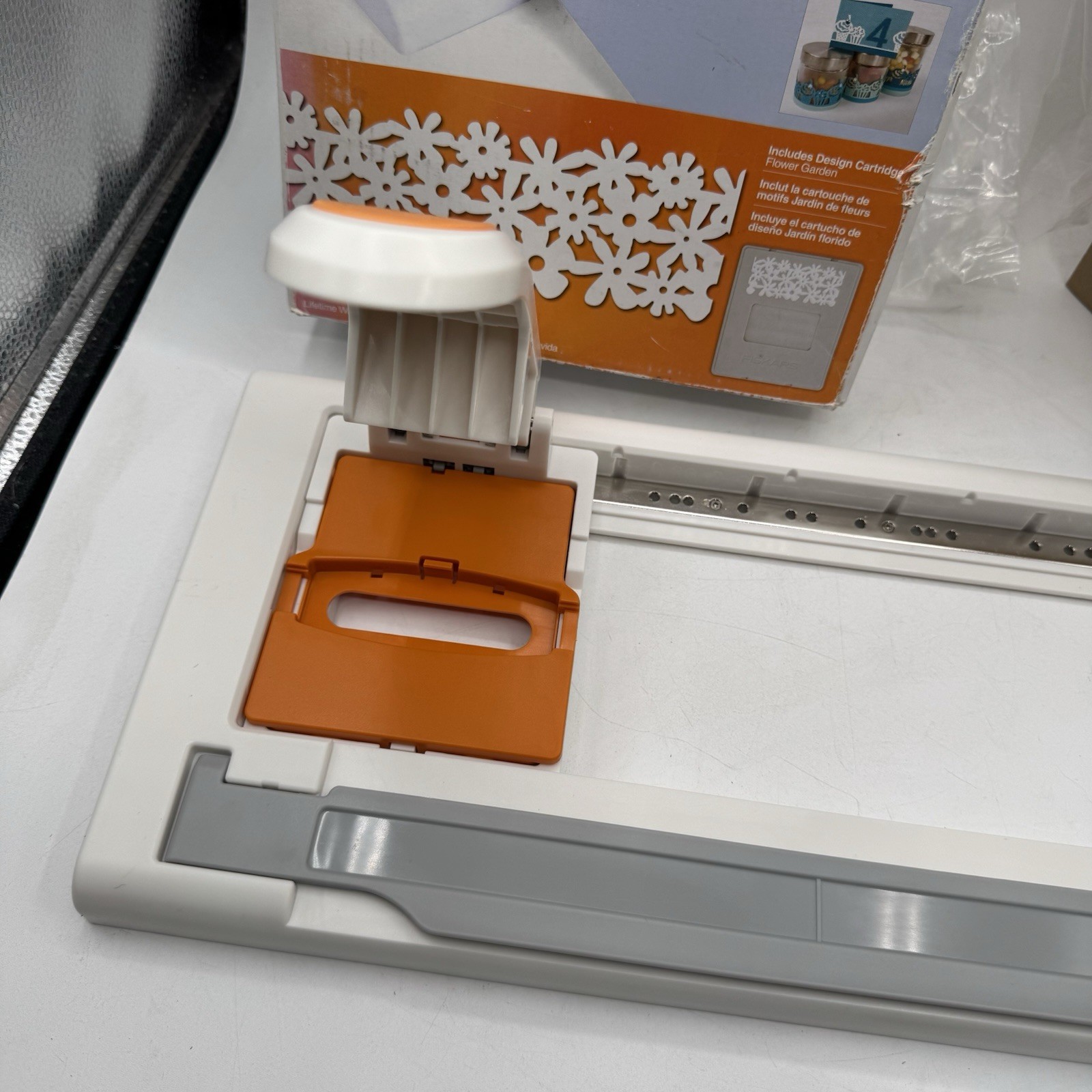 Fiskars Advantedge Punch System W Flower Garden Cartridge Create Perfect Borders