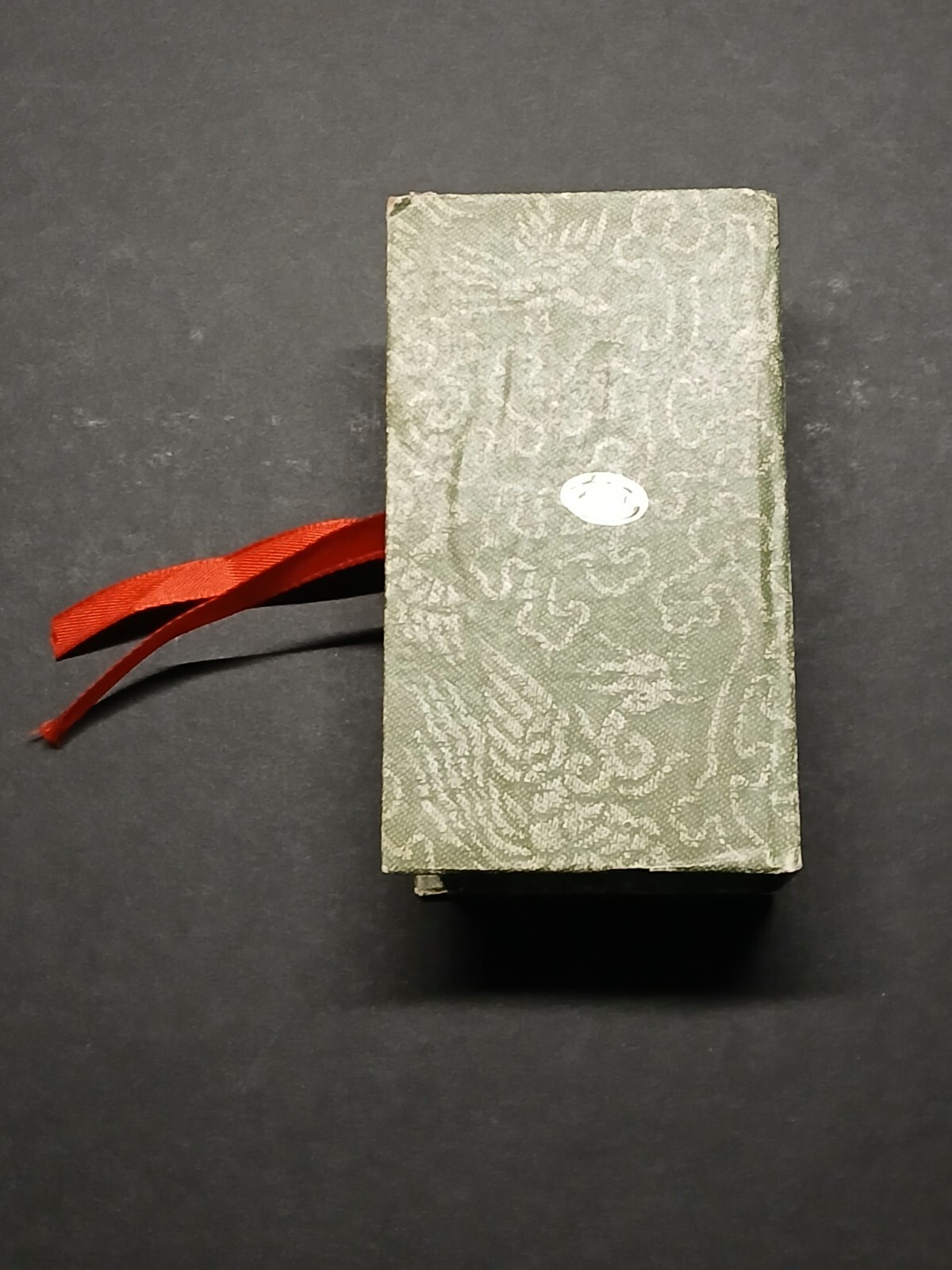 CHINESE GOLD METAL BIRDS ON GREEN LEAVES ATTACHED TO SPRINGS IN BOX