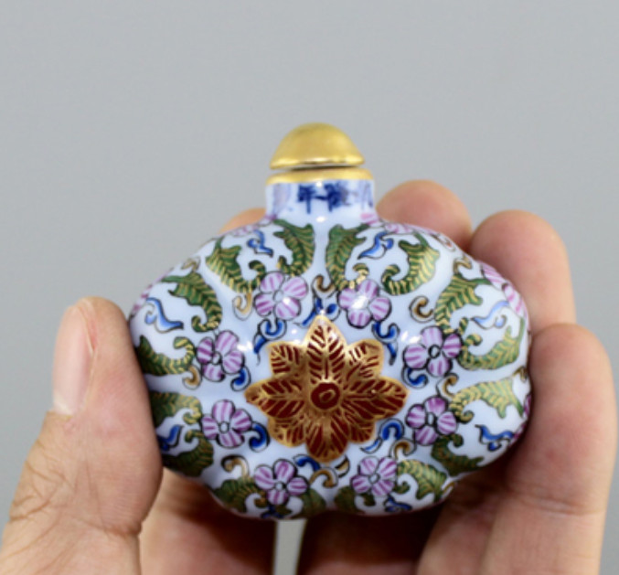 China Porcelain Hand Painted Depict Gold Famille Rose Pumpkin Vine Snuff Bottle
