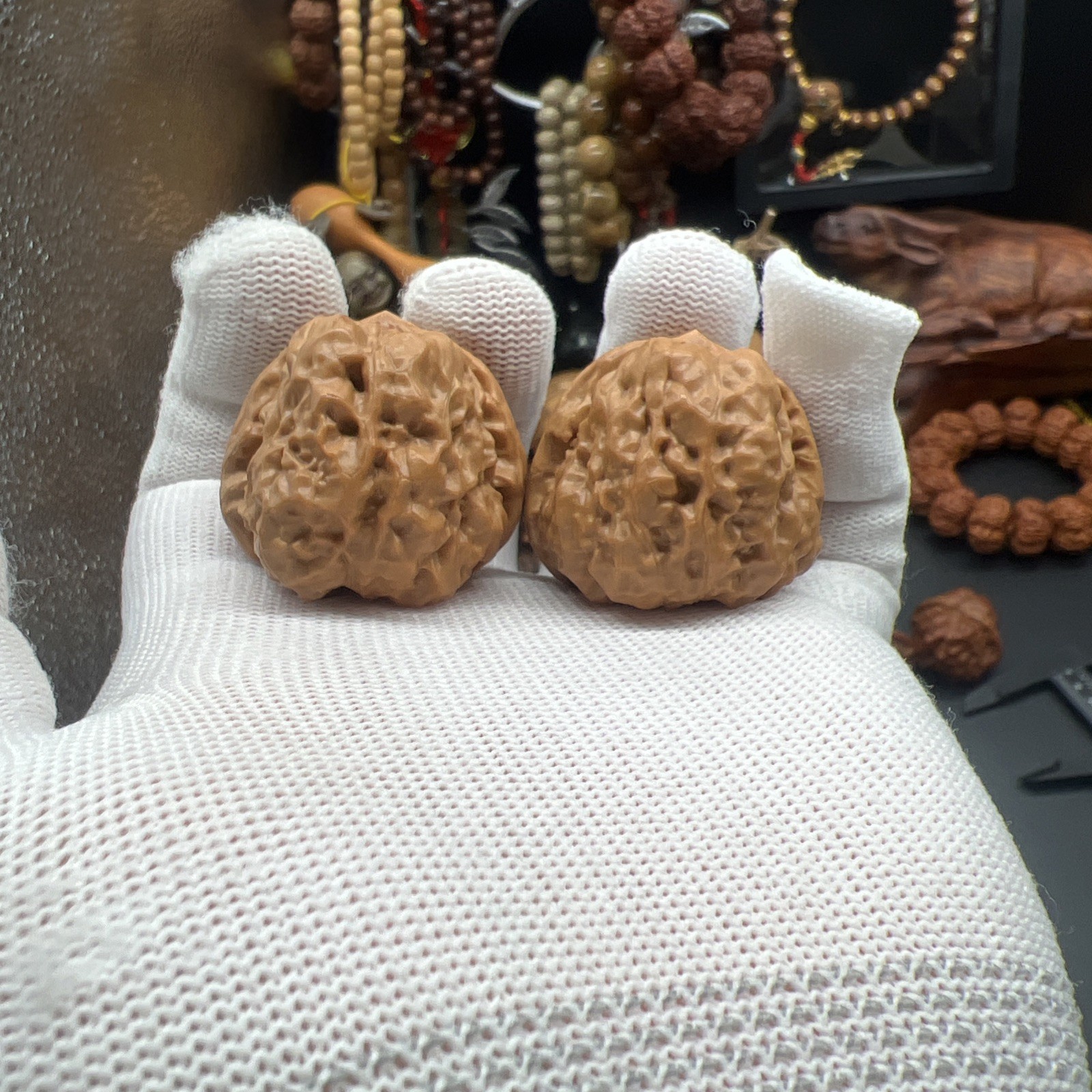 Pair of Match Chinese Health Walnut 36×38×31 精配文玩核桃金蟾蛤蟆头