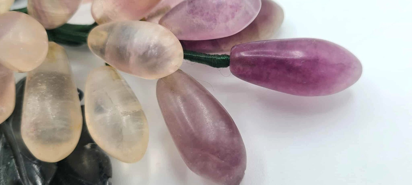 Vtg 1950’s Grape Cluster Hand Carved & Polished Quartz Grapes, Jade Leaves ~6.5″