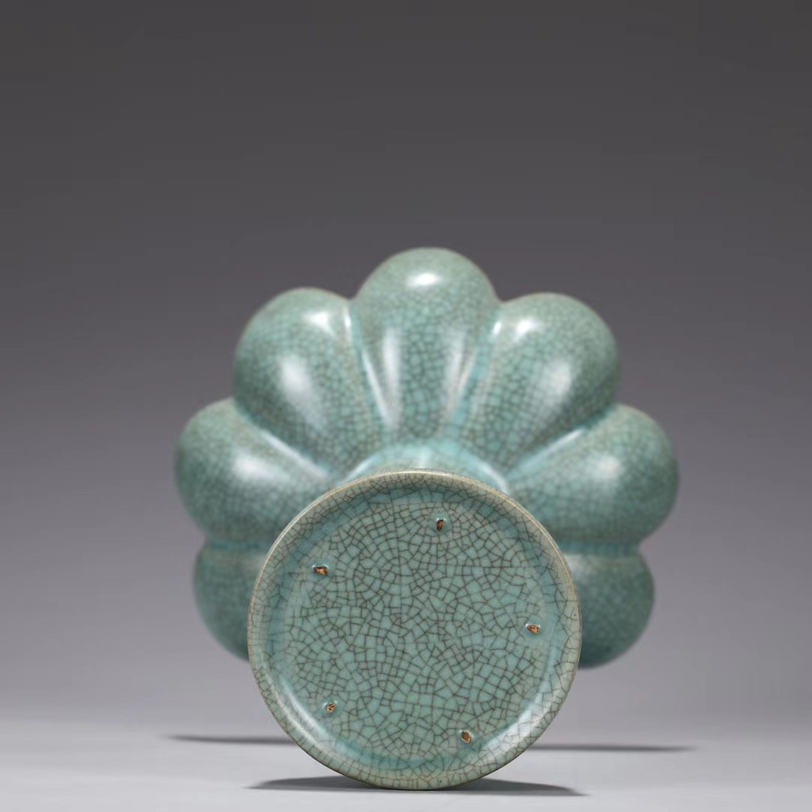 A Ru Kiln Lamp Holder. Comes with a box
