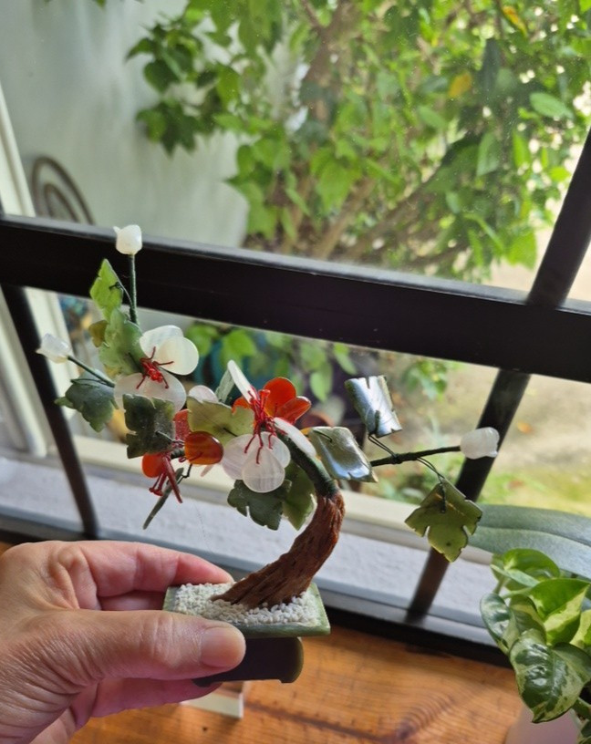 Jade Stone Bonsai Tree White Roses Carnelian Red Flowers Green Jade Leaves Base