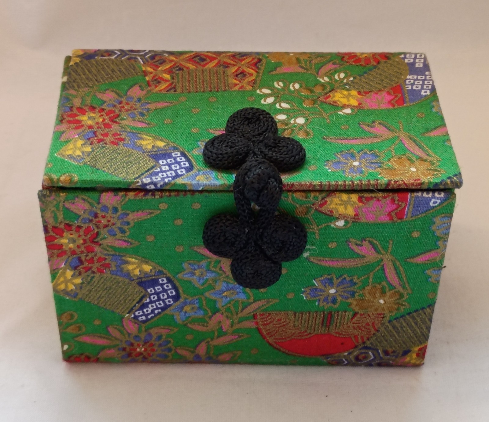Asian Treasure or Jewelry Box Green Silk Brocade Fabric Rings Earrings Flowers