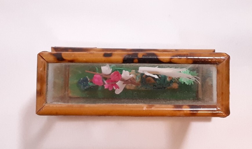 Vtg Asian Oriental 4″ Shadow Box (Bird, Flowers)