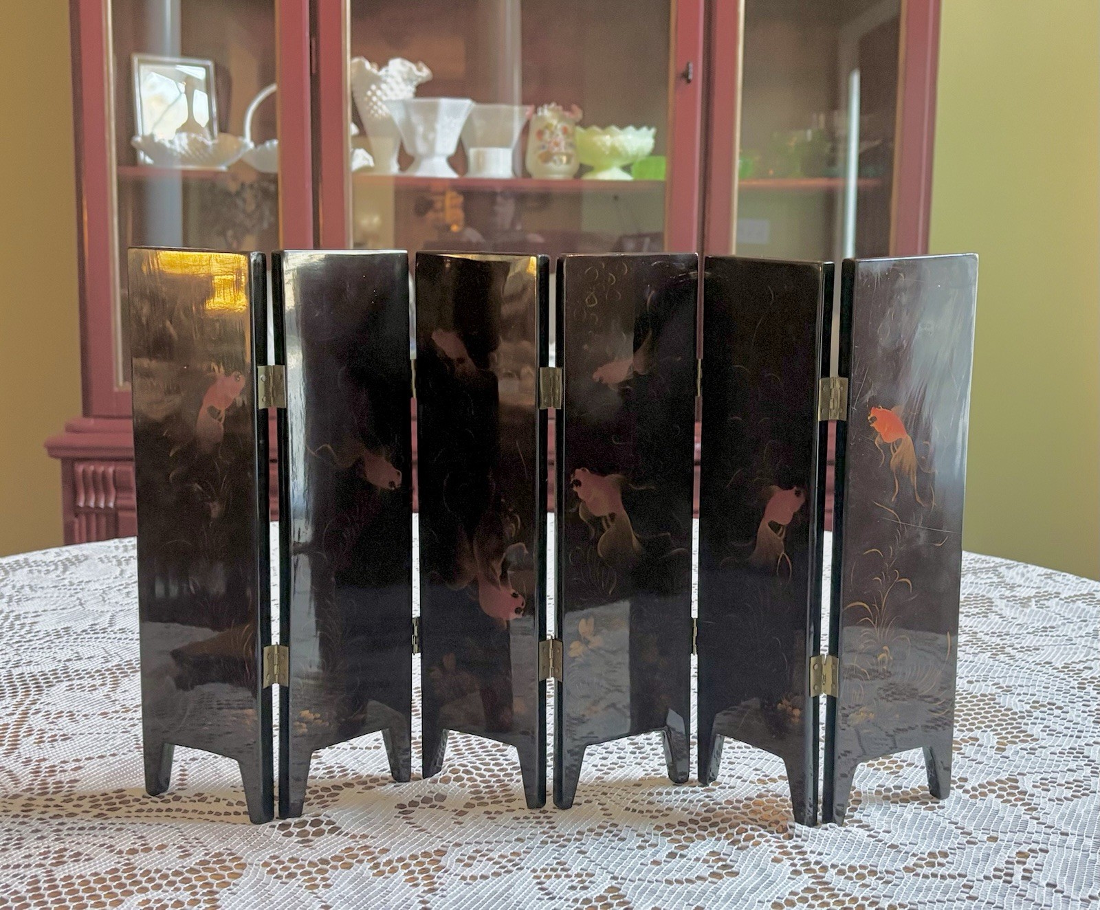 Chinese 6 Paneled Black Lacquered Table Top Screen With Mother Of Pearl Inlay