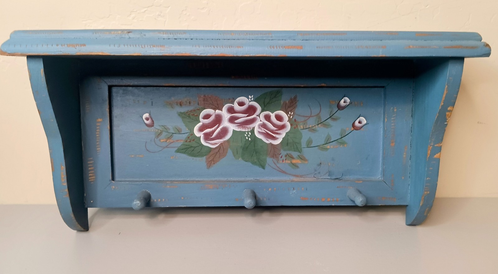 ​Vtg Tole Painted Wood Shelf Blue Distressed Floral Folk Art Peg Rack Farmhouse