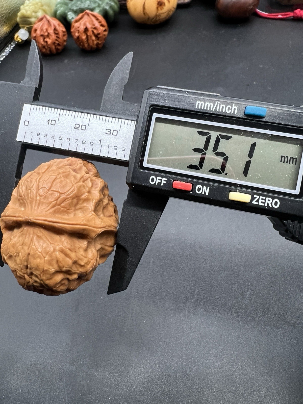 Pair of Match Chinese Health Iron Walnut Collection 3精配云南文玩铁核桃～元宝蛤蟆