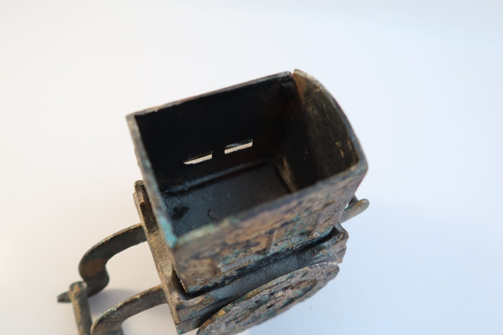 Vintage Asian Rickshaw Figurine Cart Metal Trinket Jewelry Box – Removable Lid