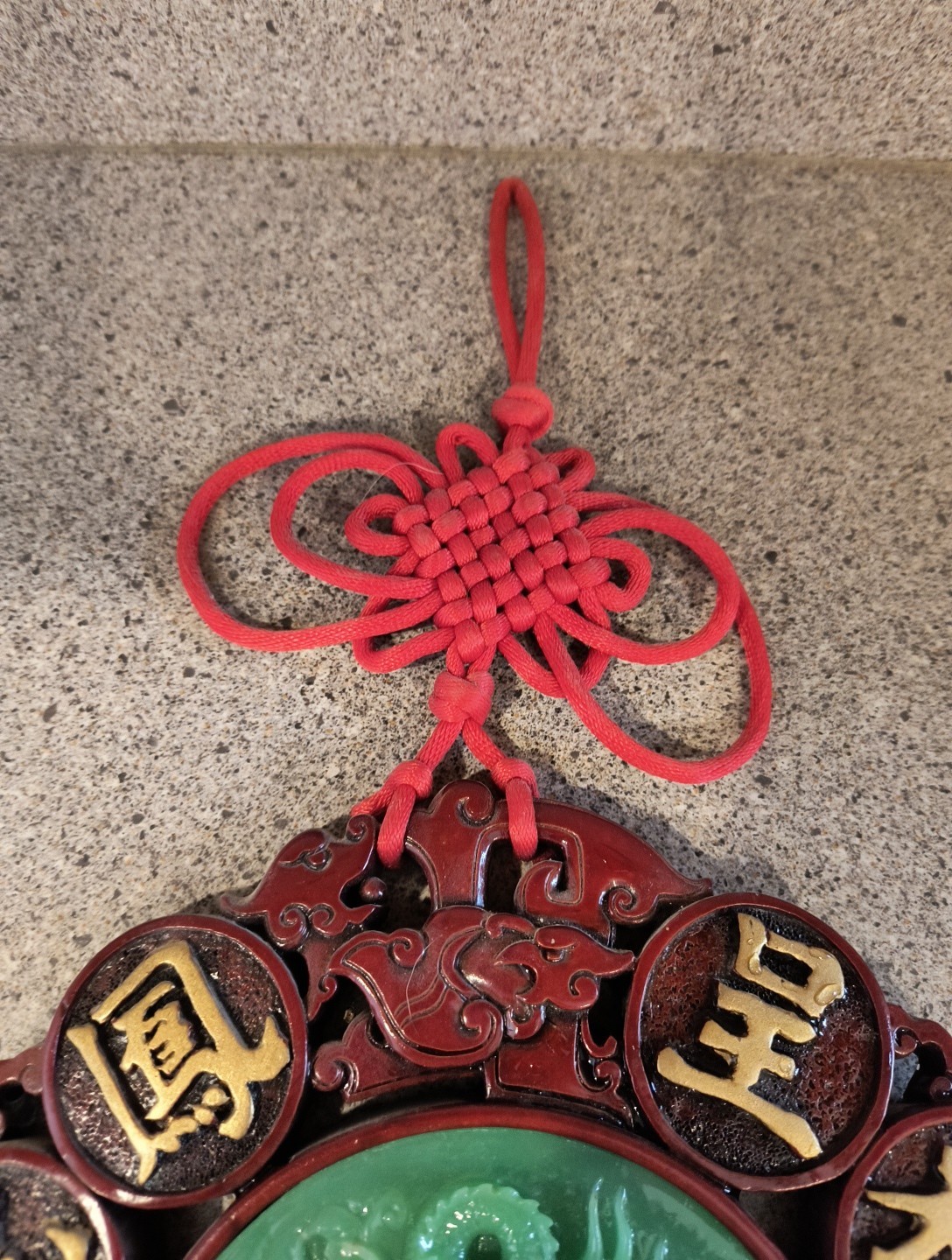 Chinese Culture Red Knot Dragon Resin Green Faux Jade Wall Hanging 9″ Wide