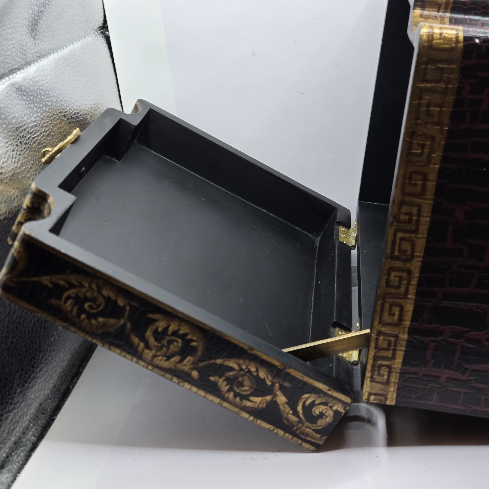 Vintage Large Asian Wood Pagoda Top Jewelry Box Storage, Brass Feet. 11×8×8.5″