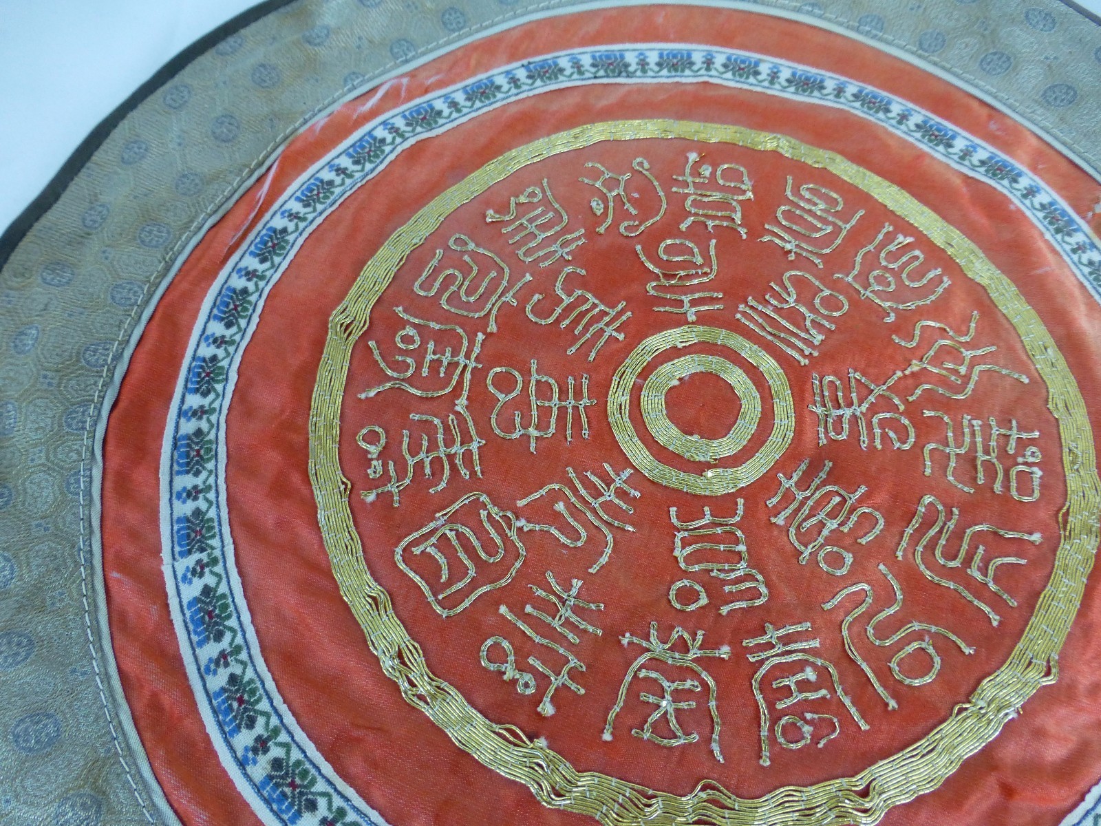 Vintage /Antique Chinese Embroidery unframed textile [Y8-W7-A8]