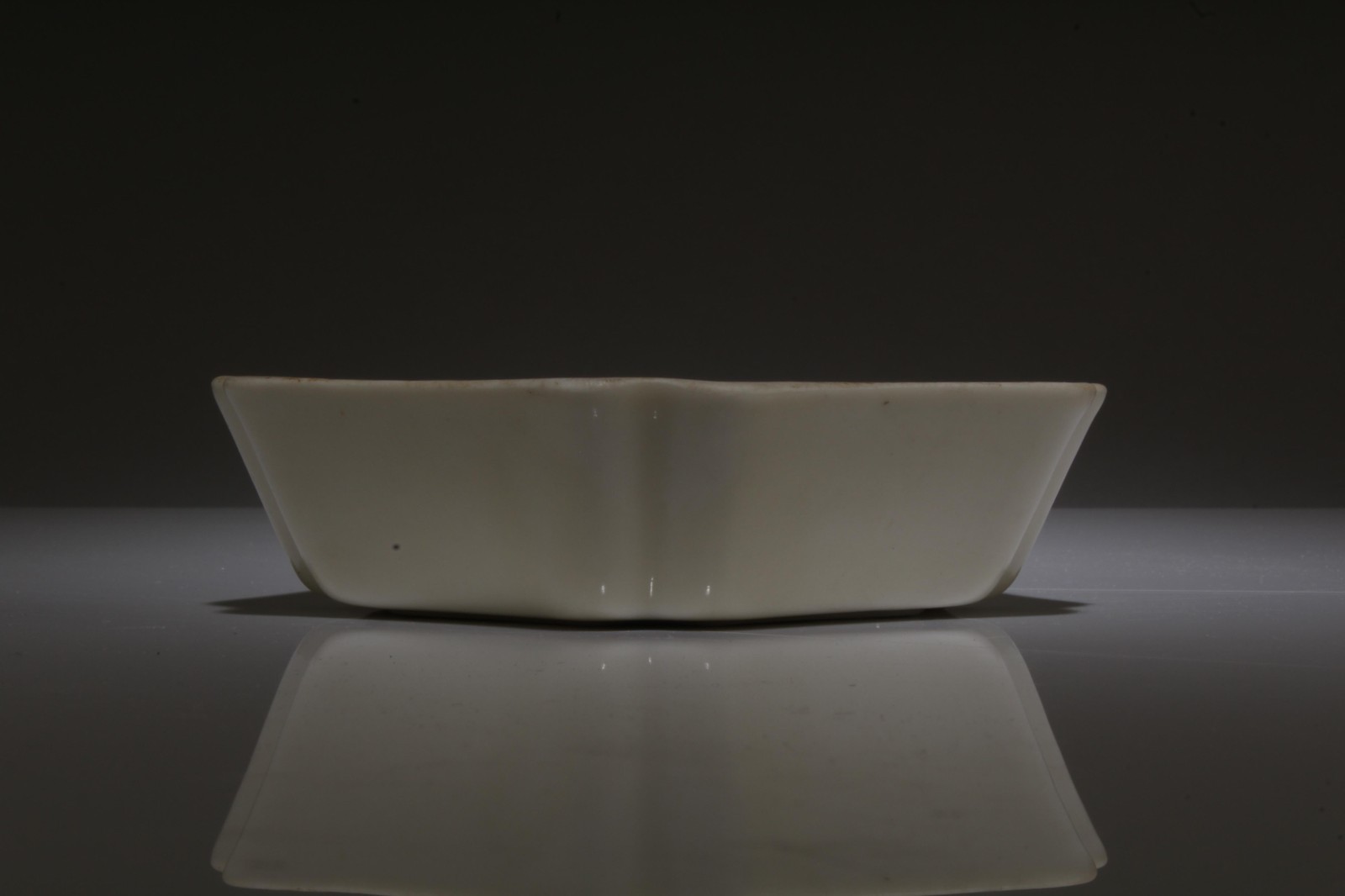A Dingyao Ink Washer. A Dingyao Ink Washer