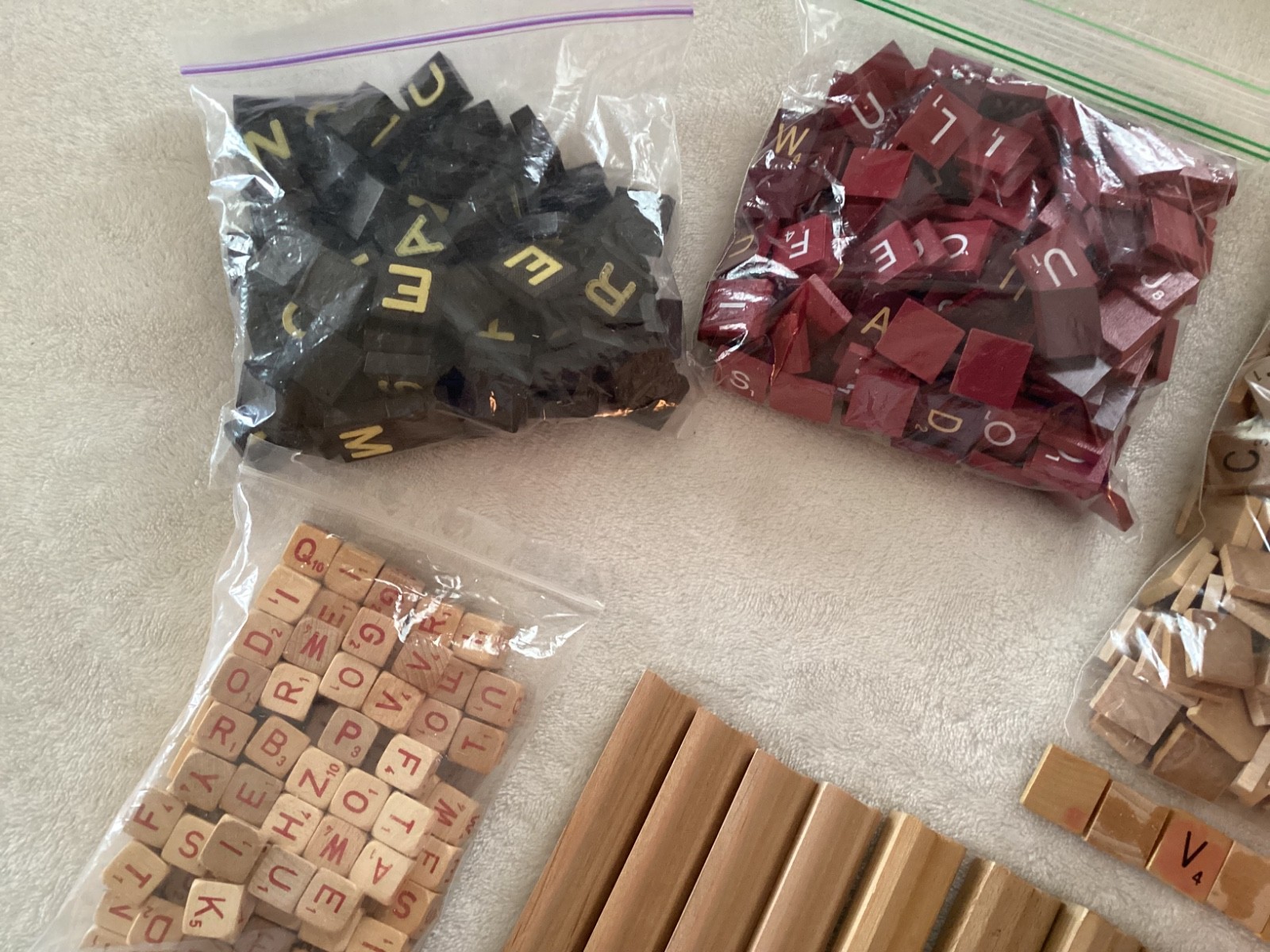 LOT OF 993 SCRABBLE GAME WOOD LETTER TILES~RED,BLACK,REPLACEMENT,CRAFTS~QUICK