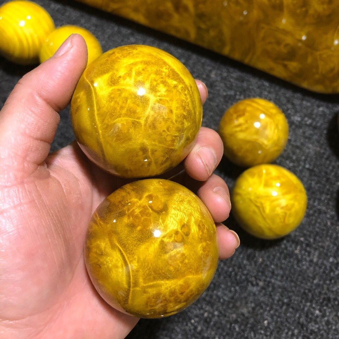Golden Nanmu Hand Balls 5cm Solid Wood Health Massage Fitness Balls (Pair)