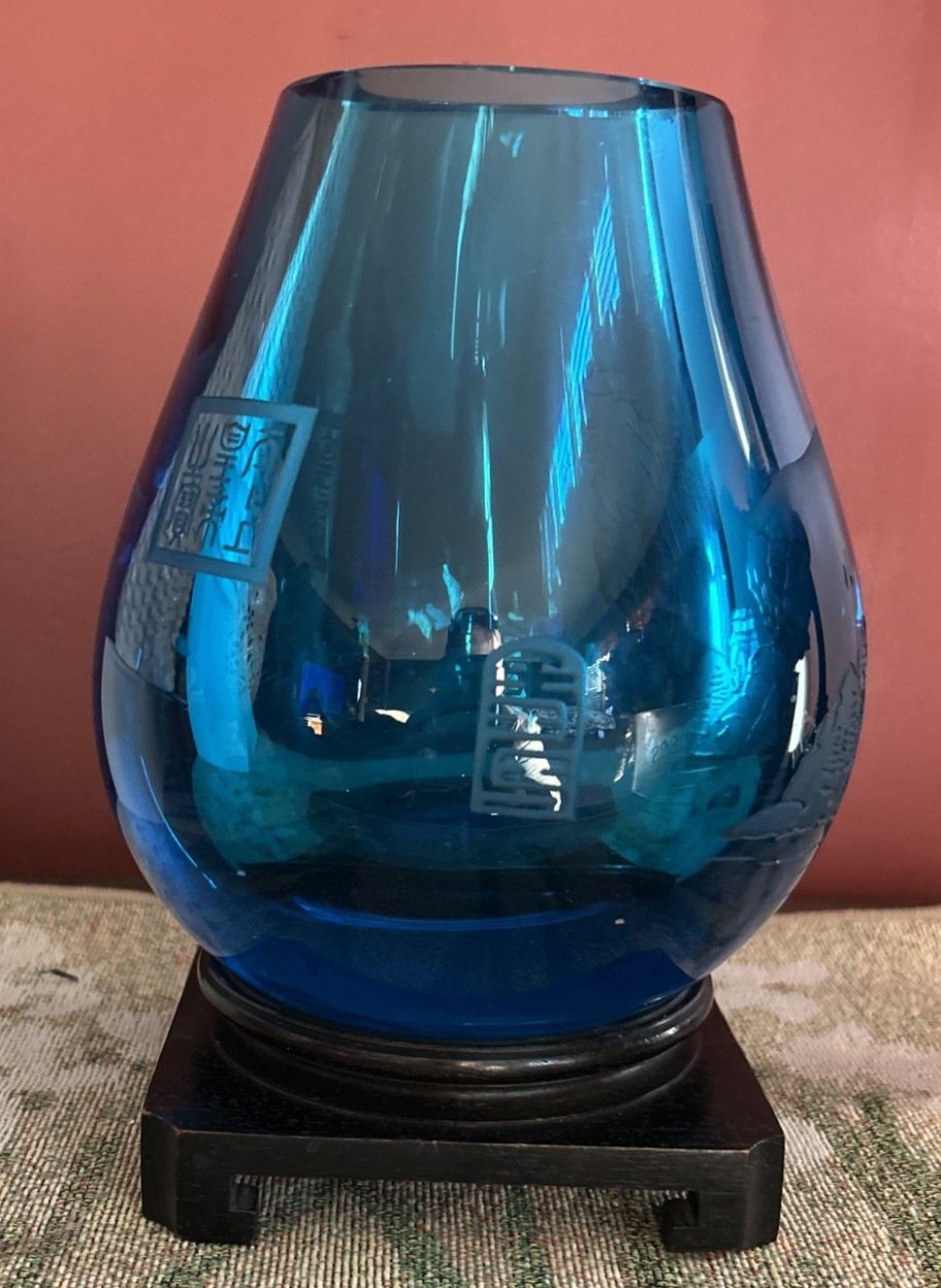 Antique Chinese Art Glass Vase Blue Peking Carved 6.5″ High Etched W/ Wood Stand