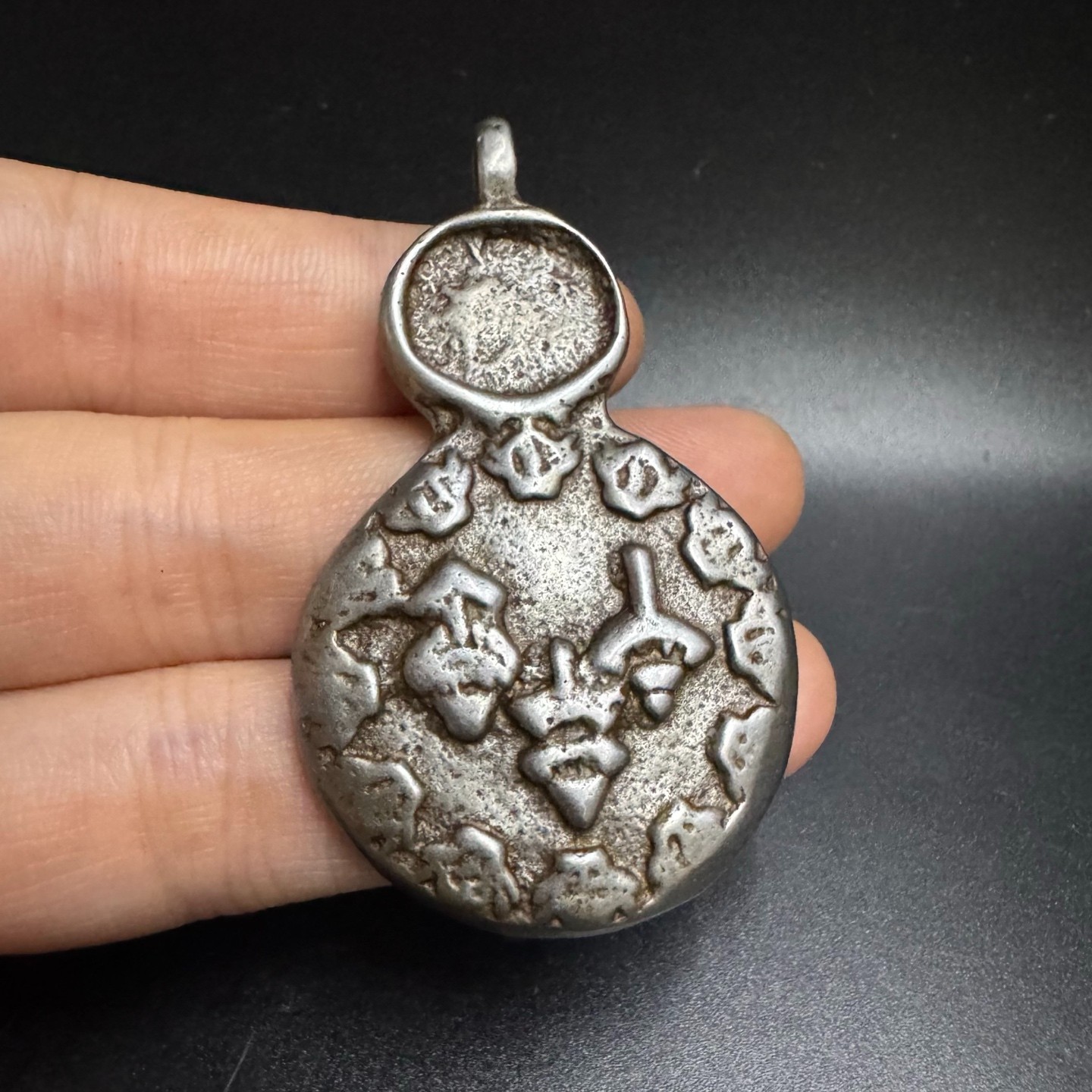 Iron Tibetan Snow Lion Kalachakra Mantra Pendant Buddhist Protection Lucky Amule