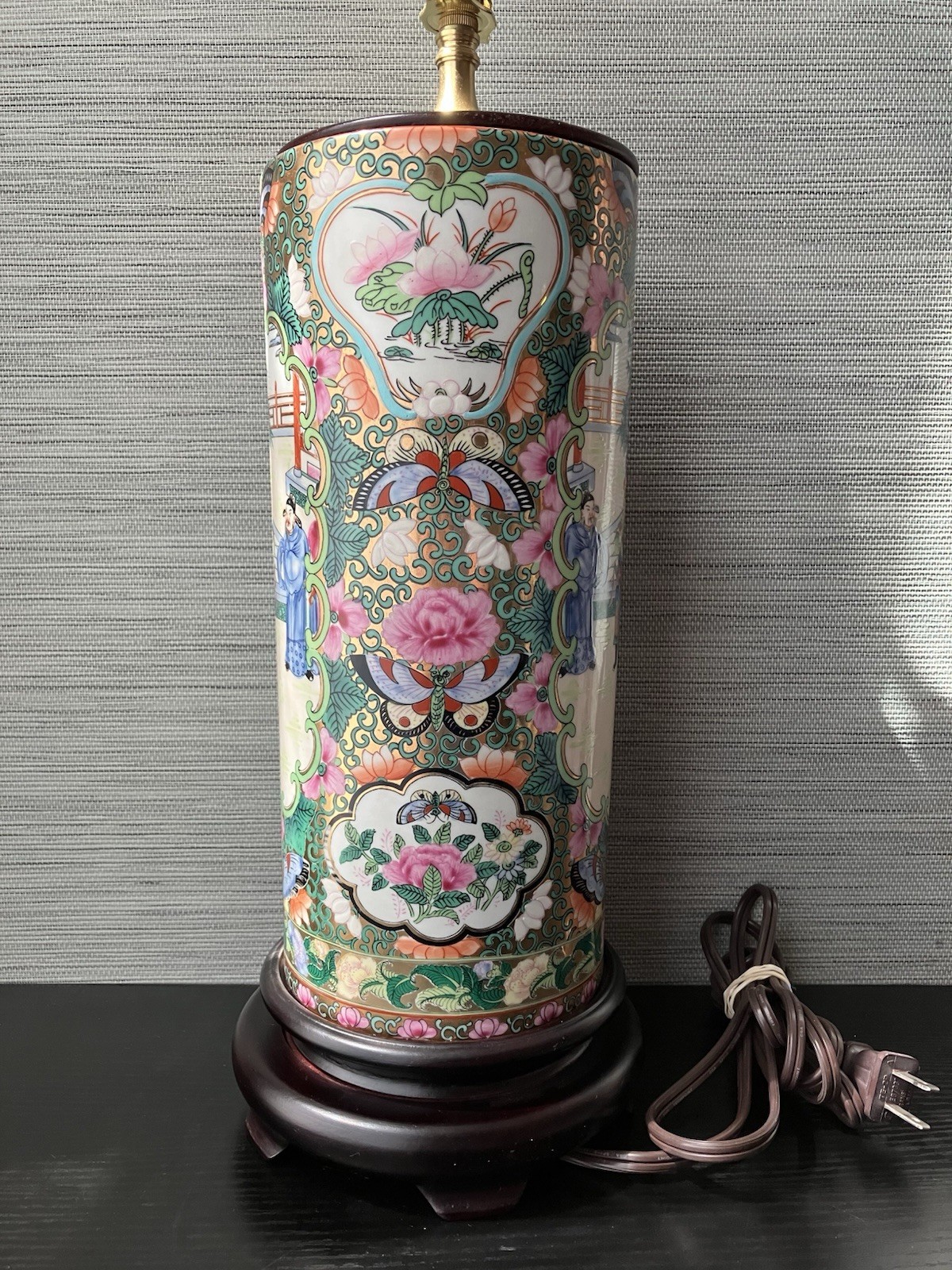 Vintage Chinese Porcelain Figural Famille Rose Cylinder Vase Lamp, Working