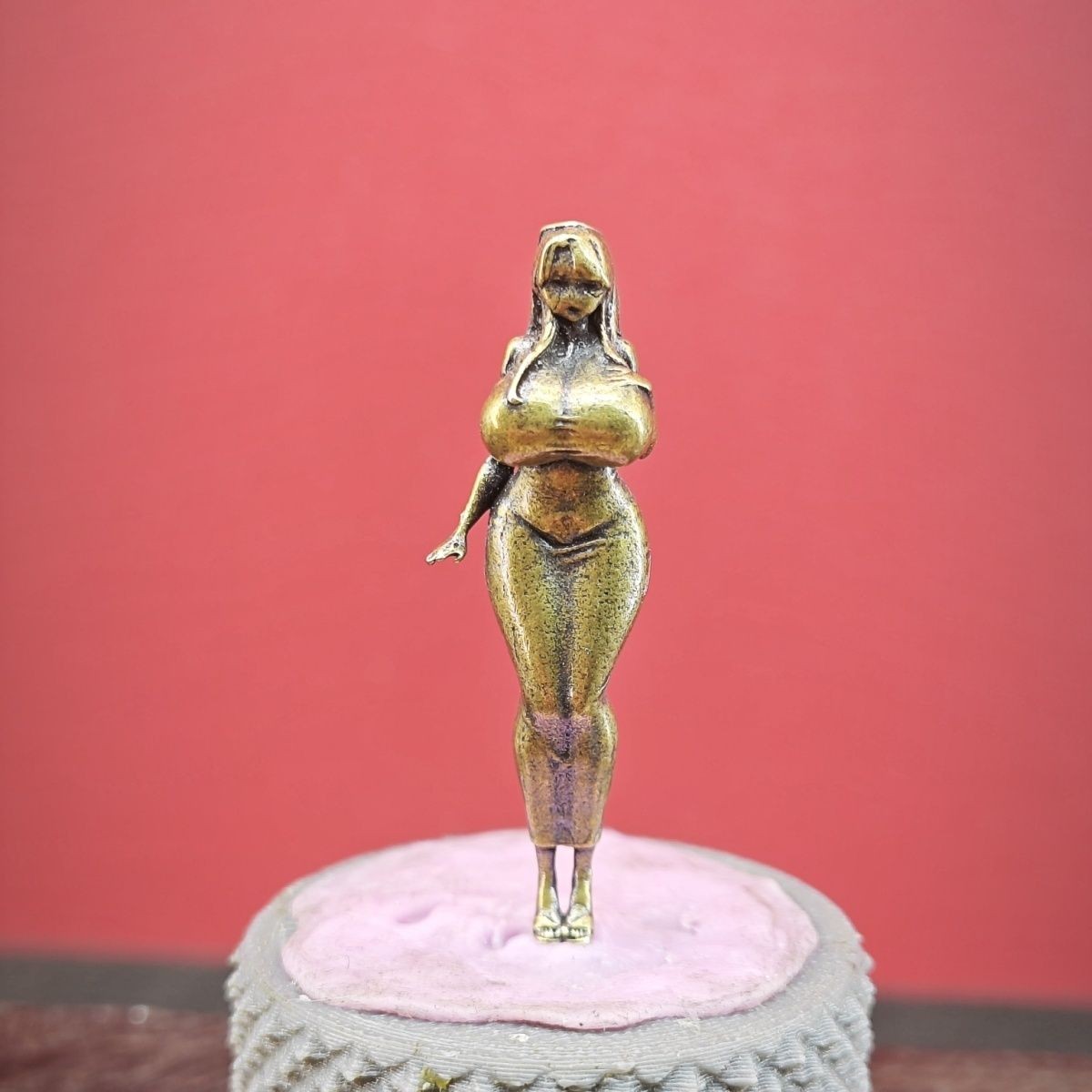 Brass 1:64 Scale Miniature Female Figure Statue 39mm Desk Decor Collectible