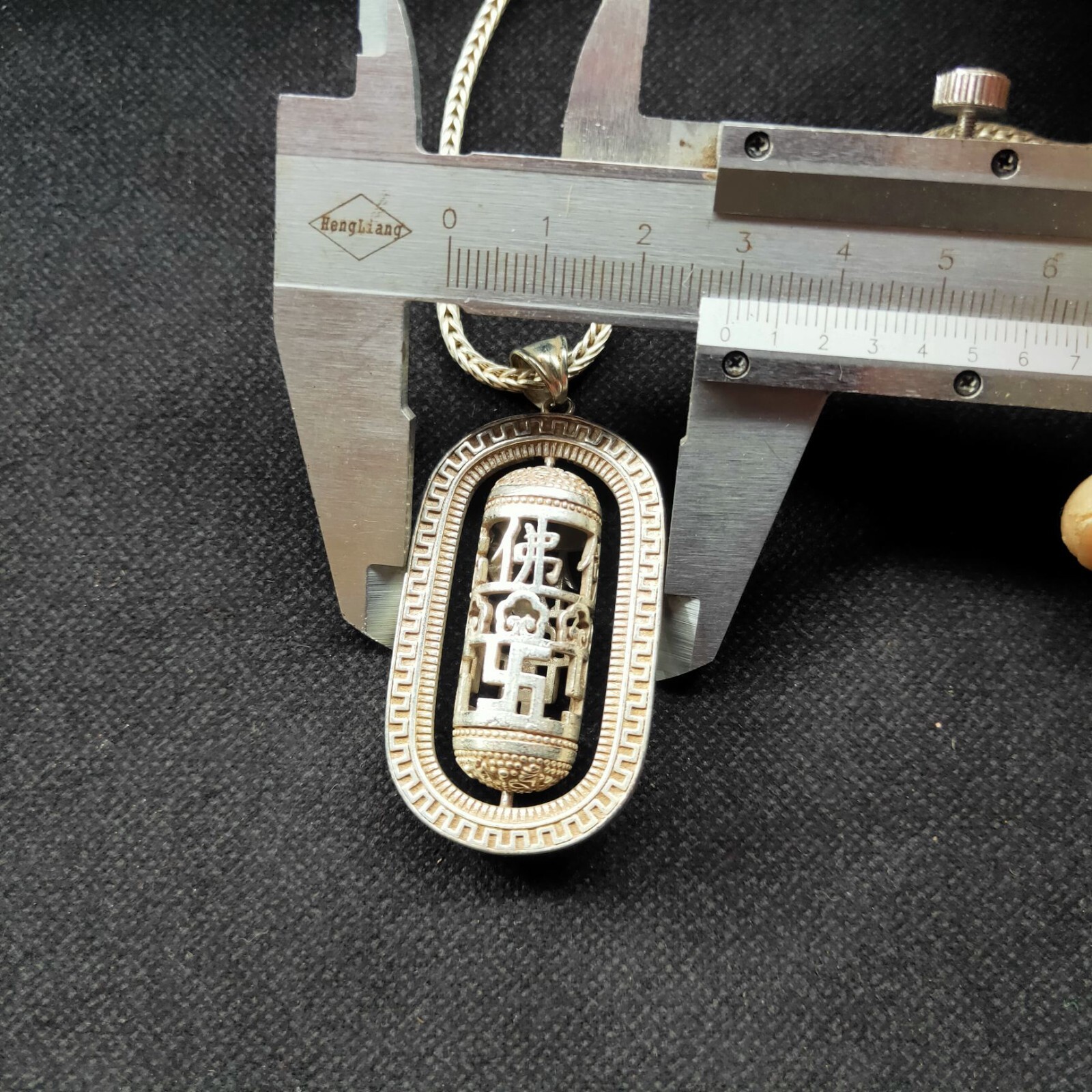 tibet silver carved Rotate lucky blessing pillars pendant amulet Necklace buddha
