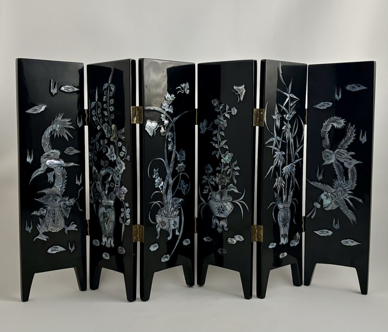 Chinese 6 Paneled Black Lacquered Table Top Screen With Mother Of Pearl Inlay