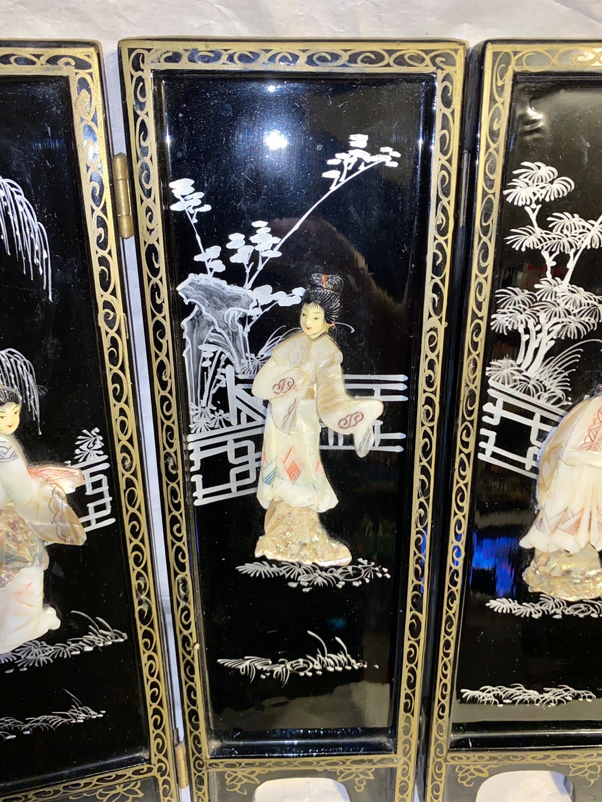 CHINESE GEISHA ART 14” Table Top Mother Of Pearl Black Lacquer Wooden Panels HTF