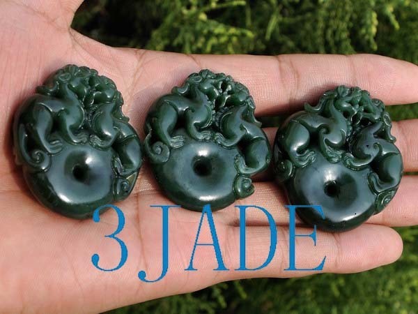 Natural Green Nephrite Jade Carving : Lions/Foo Dogs Amulet Pendant Chinese Art