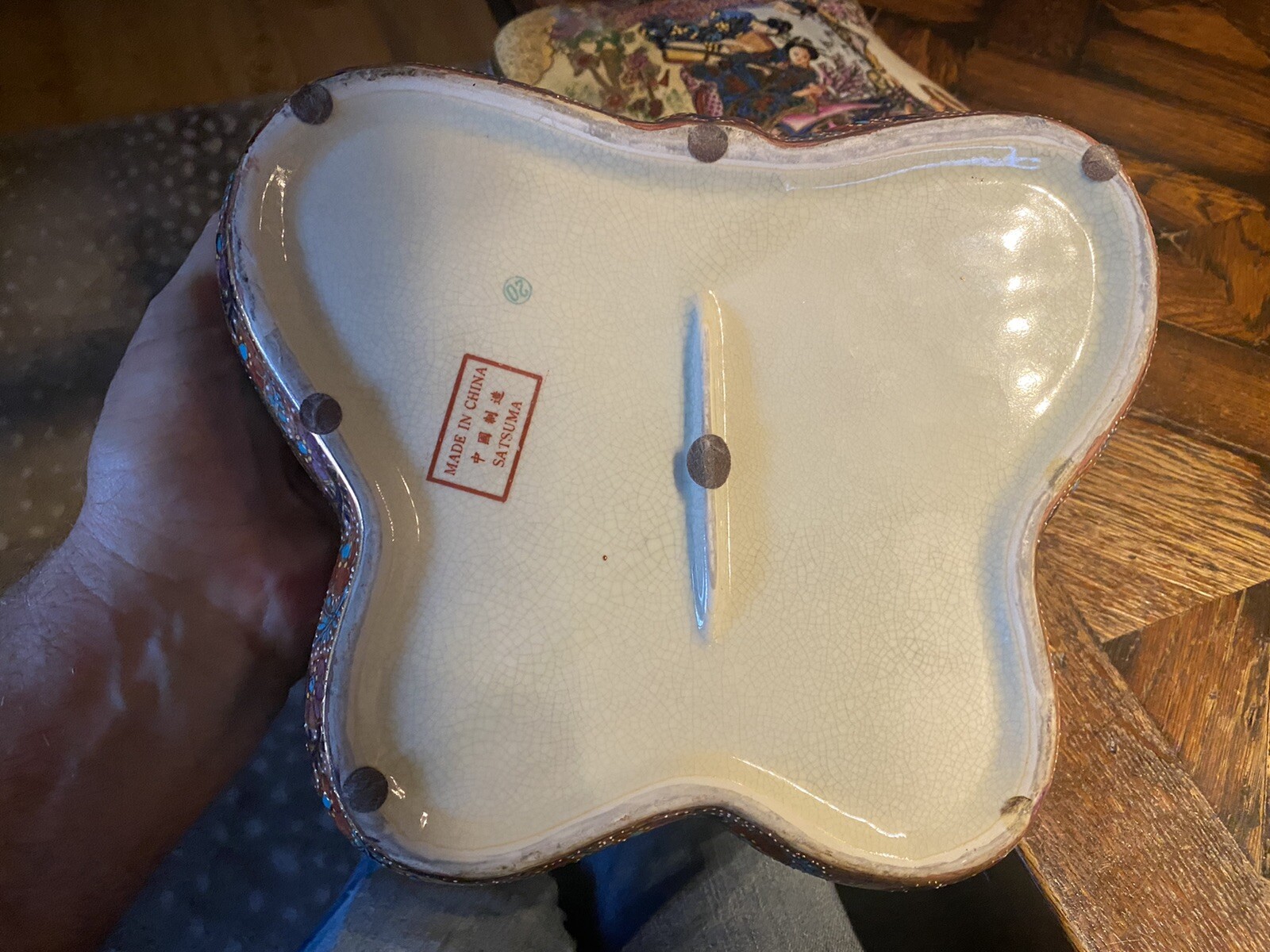 Chinese SATSUMA “Butterfly” BOX Geishas playing Shamisen Guitar “Asia Art potter