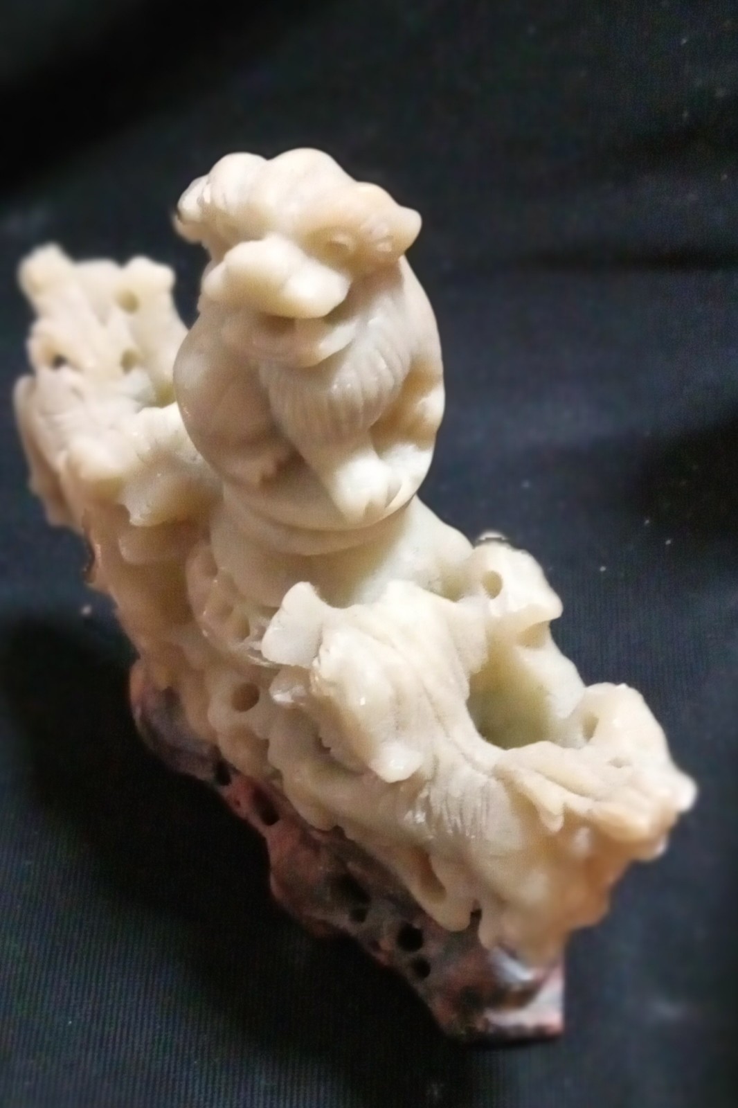 ORNATE VTG HAND-CARVED SOAPSTONE INCENSE BURNER FOO DOGS/LIONS CHINA 4”x 1″ x 4”