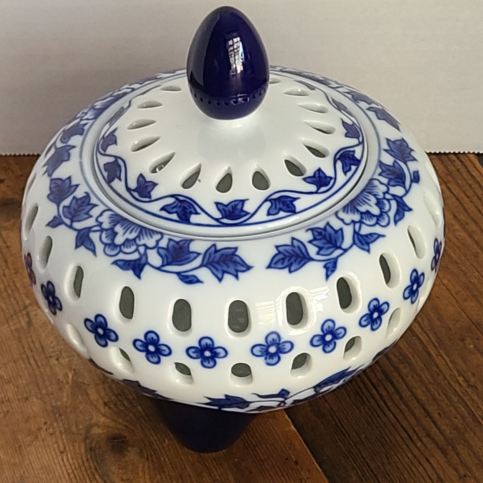 Vintage Bombay Incense Burner Blue & White 6″ in Diameter
