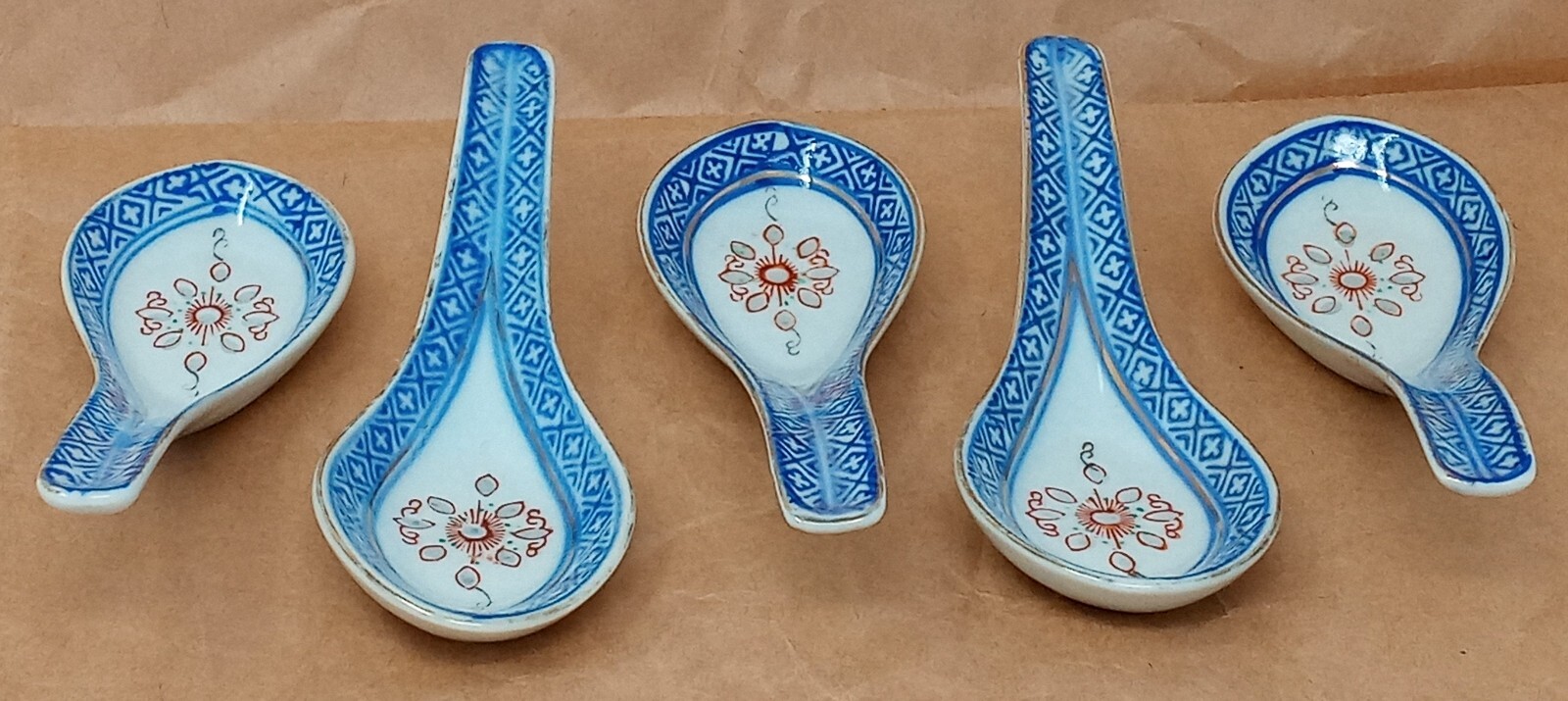 Rice Pattern Porcelain Ceramic Ramen Soup Spoons set of 5 white w/ blue & red