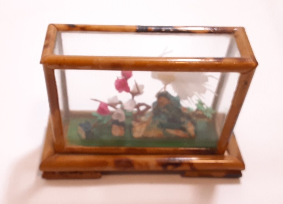 Vtg Asian Oriental 4″ Shadow Box (Bird, Flowers)