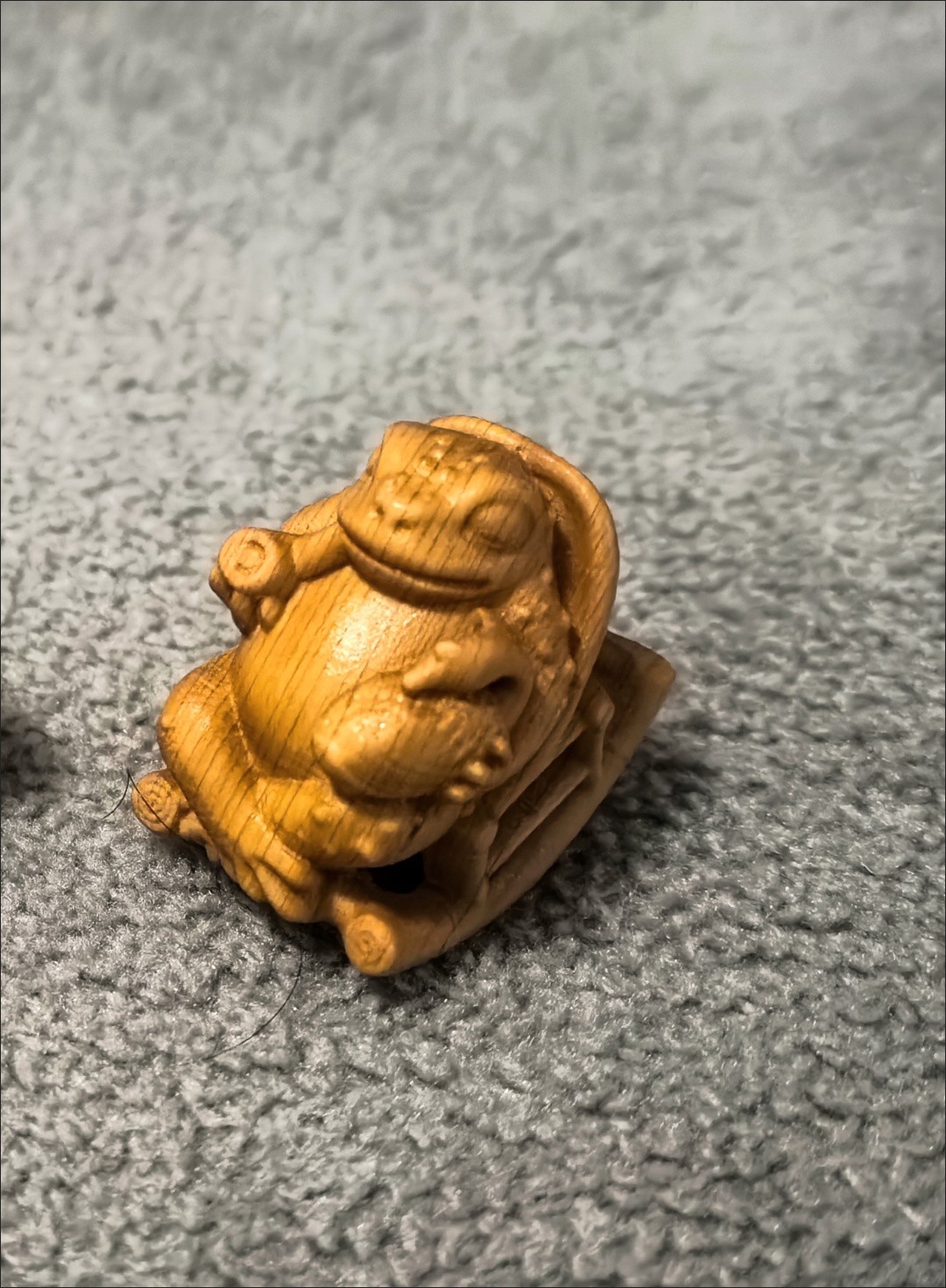 Thuja Wood Toad Carving Hand Piece Vintage Solid Wood Craft Ornament