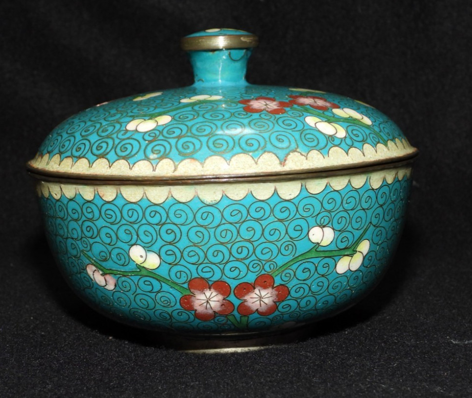 Antique Chinese Cloisonne Enamel Metal Covered Bowl 4.5″ Diameter with Lid