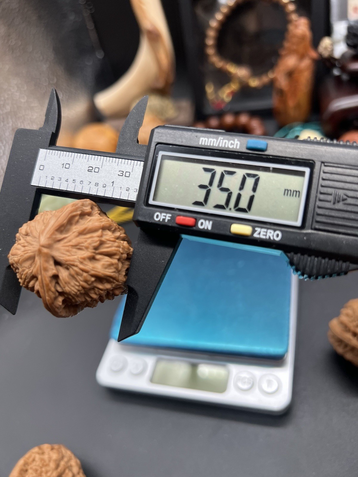 Pair of Match Chinese Health Walnut 36×35×36mm 精配文玩核桃～全品小众无名