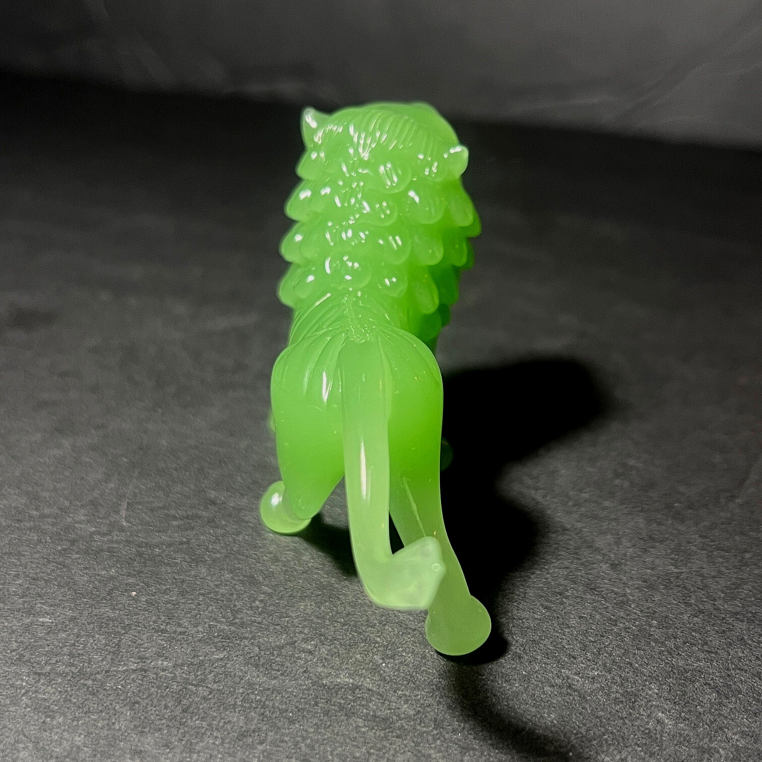2 Vintage Chinese Carved Jade Stone Lion Sculptures & Stand in Box 2.75″ x 4.5″