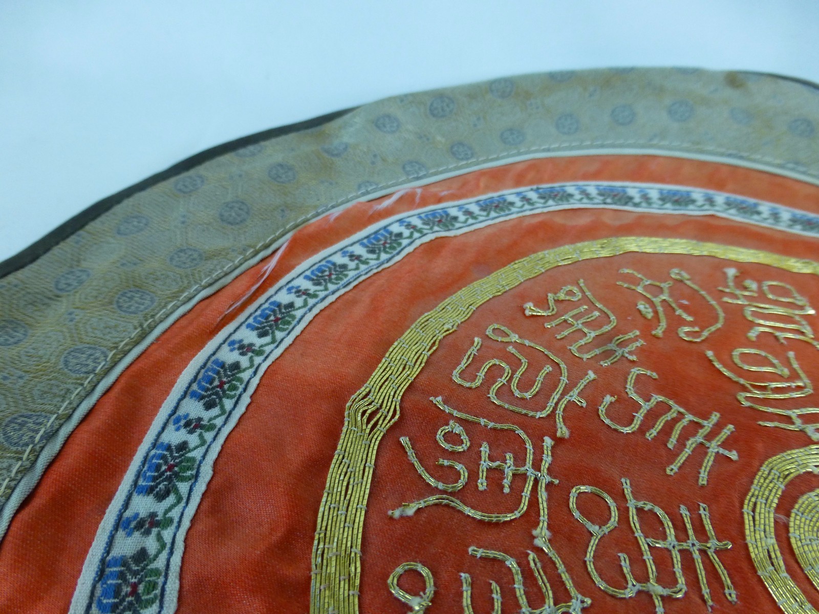 Vintage /Antique Chinese Embroidery unframed textile [Y8-W7-A8]