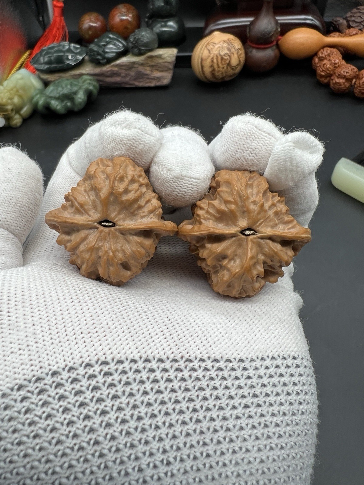 Pair of Match Chinese Health Walnut 38×37×36mm 精配文玩核桃～刀子狮子头