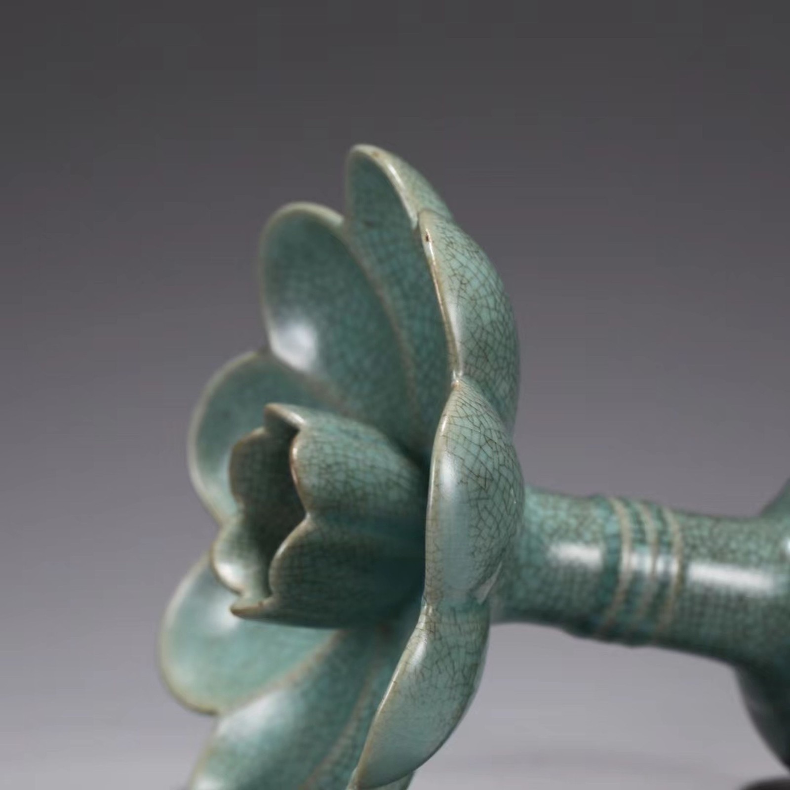 A Ru Kiln Lamp Holder. Comes with a box