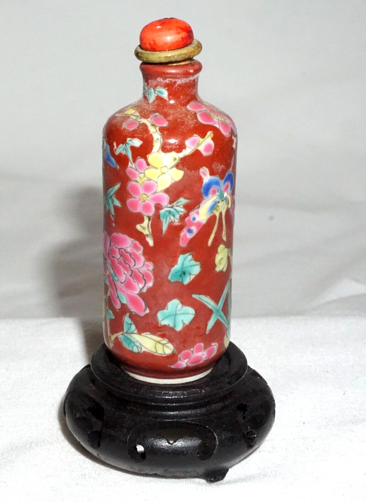 Antique Chinese Red Glaze Porcelain Snuff Bottle w. Floral Motif Qianlong (LLA)