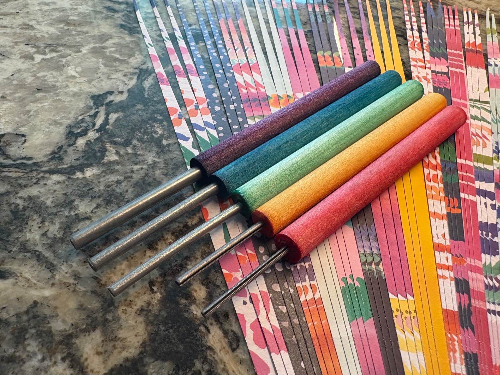 Paper Bead Roller – Set of 5 rollers with 60 paper strips.