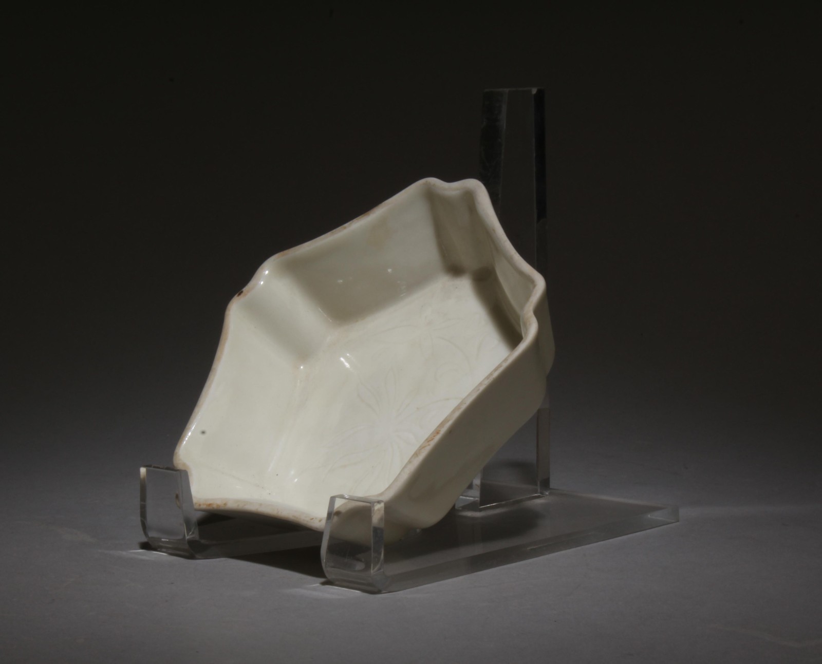 A Dingyao Ink Washer. A Dingyao Ink Washer