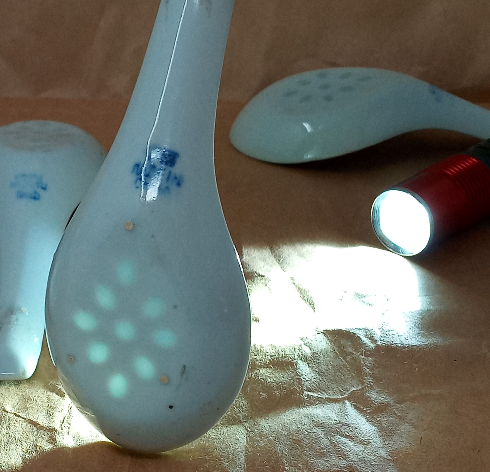 Rice Pattern Porcelain Ceramic Ramen Soup Spoons set of 5 white w/ blue & red