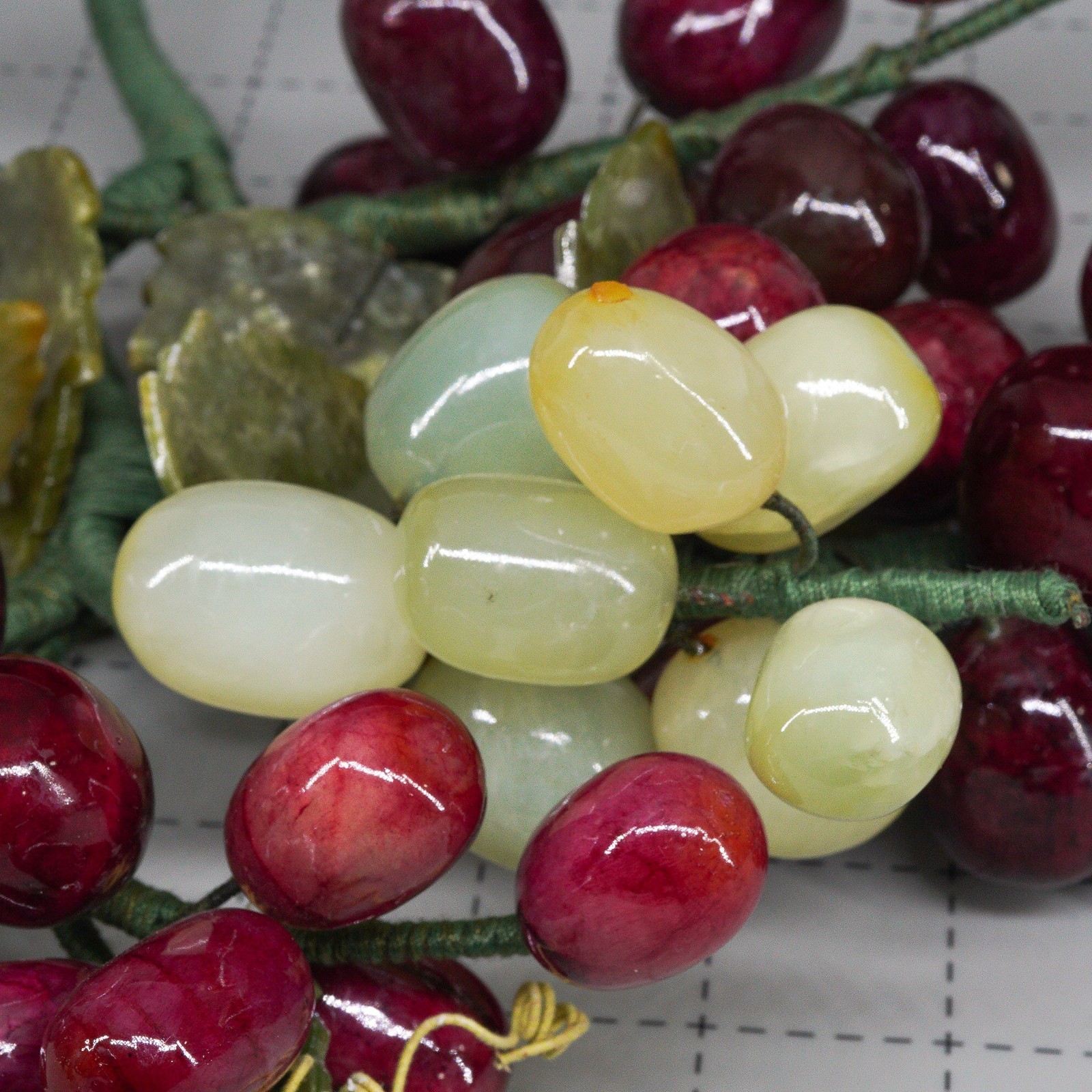 Vtg 12″ Jade Nephrite Celadon Stone Green & purple Grape Cluster w/ leaves 2.5lb