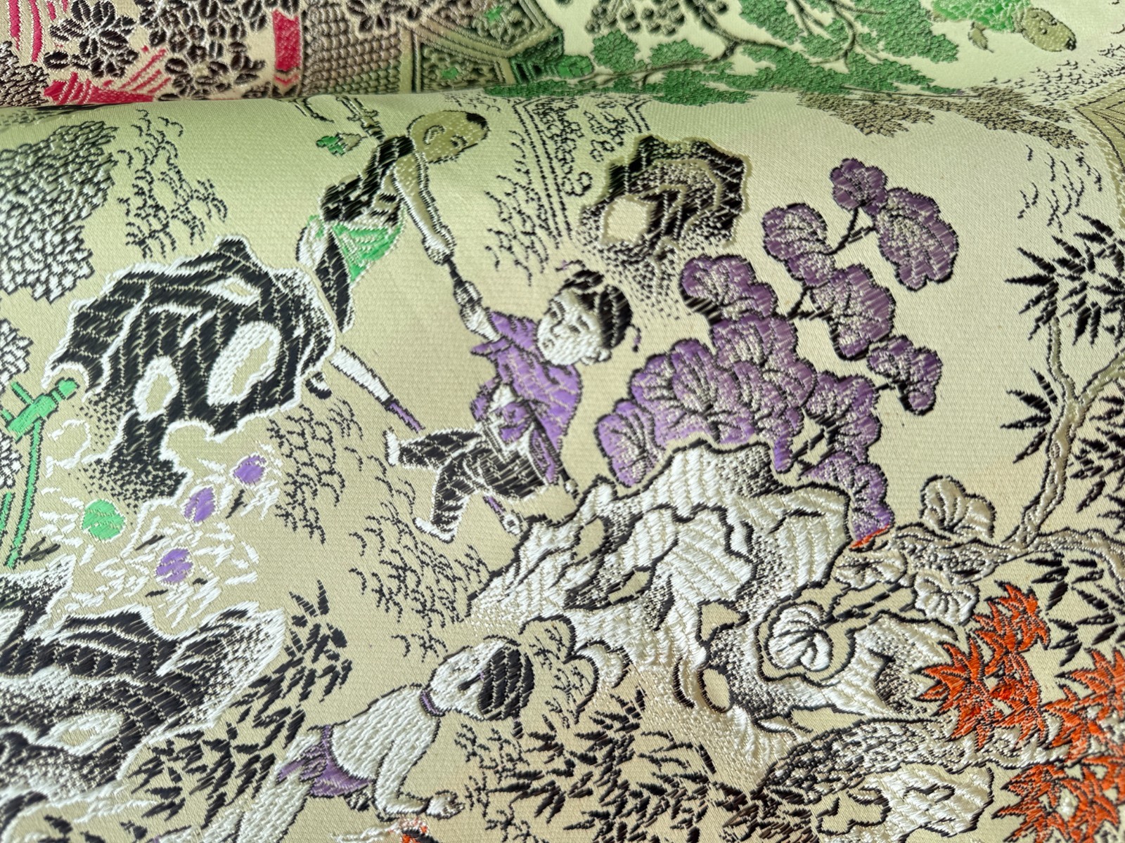 Vintage Chinese Silk Brocade China Tapestry Table Cloth 38inch Square Excellent