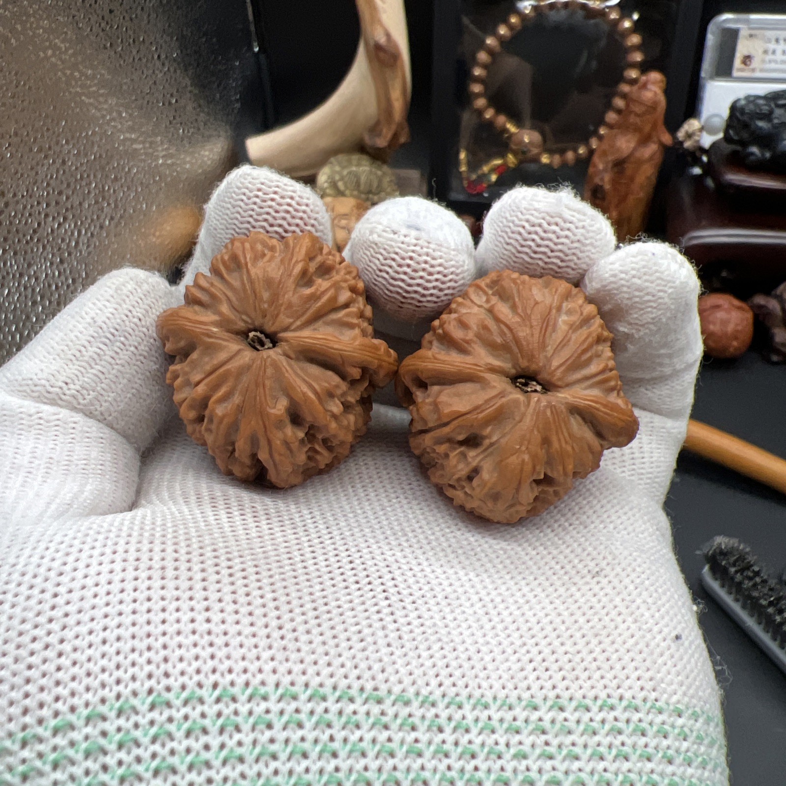 Pair of Match Chinese Health Walnut 35.5×37×36mm 精配文玩核桃～红狮子